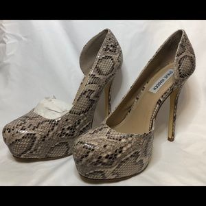 Steve Madden pumps